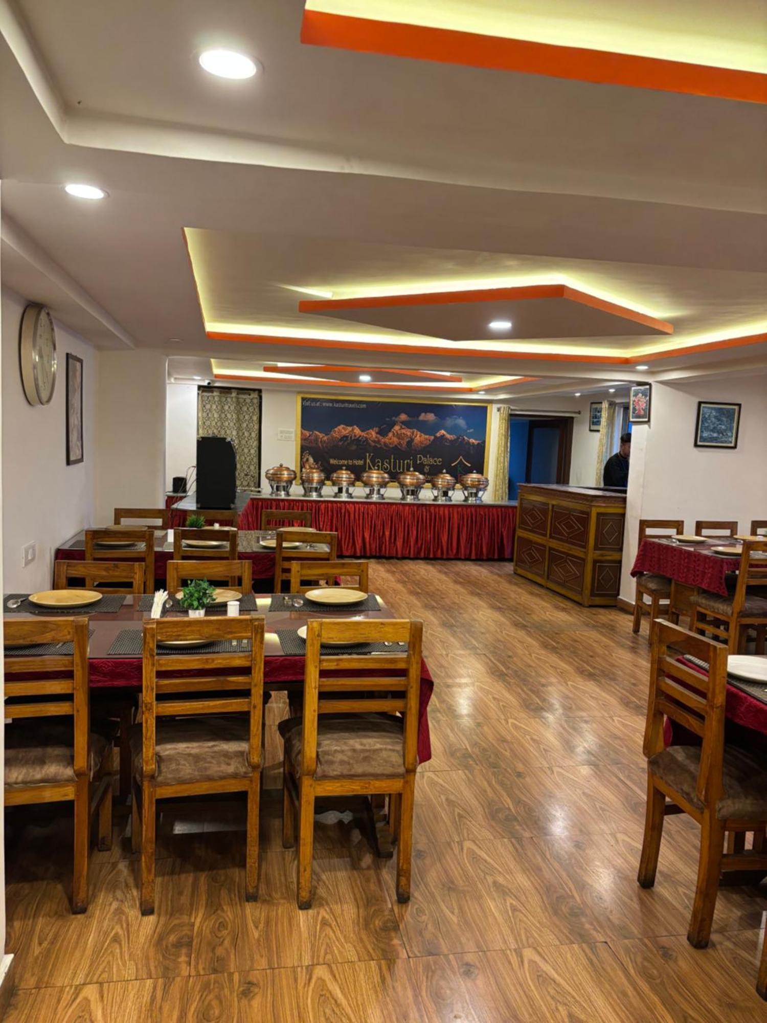 Hotel Kasturi Palace & Restaurant Darjeeling Darjeeling  Exterior foto